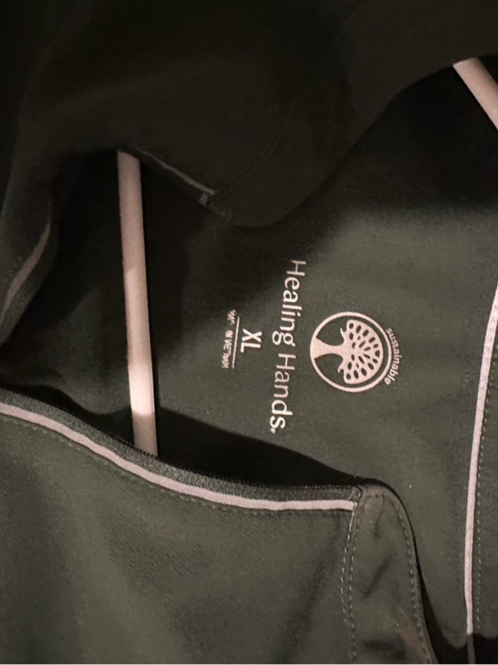 Healing hands Forest Green Scrub Set - Top & joggersPants xl top xl joggers - Picture 3 of 3
